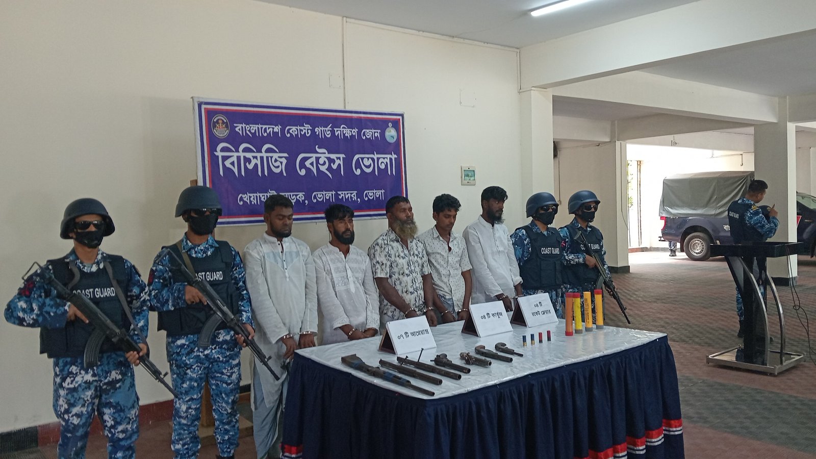 ভোলায় আগ্নেয়াস্ত্রসহ ৫ জলদস্যু আটক