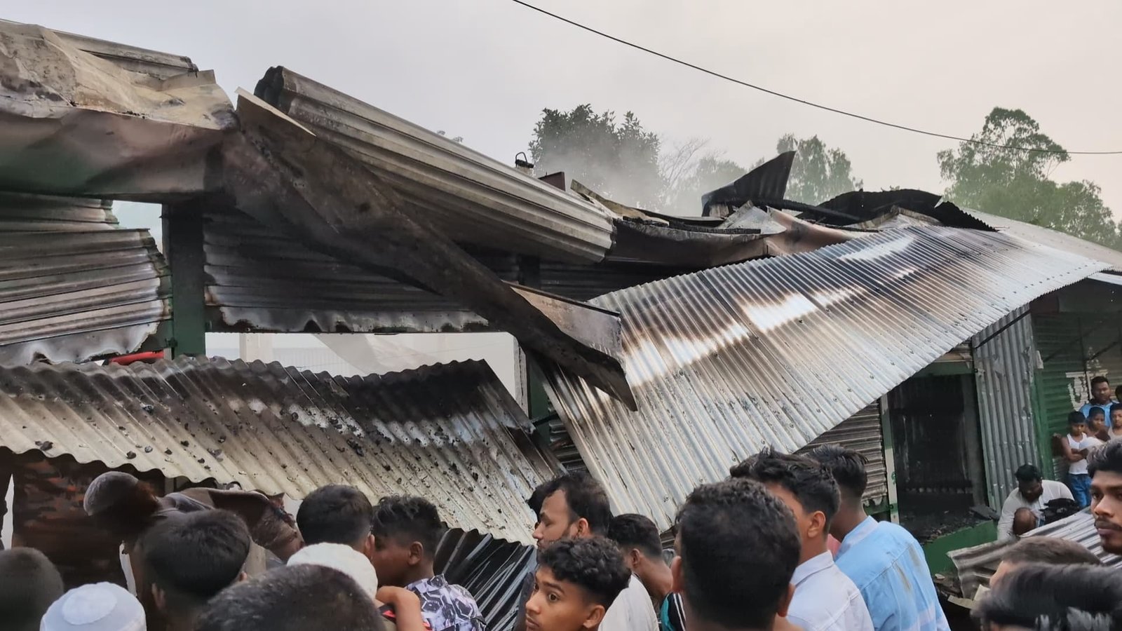 বাজারে আগুনে পুড়ে ছাই ১১ দোকানের ৬৫ লাখ টাকার ক্ষতি
