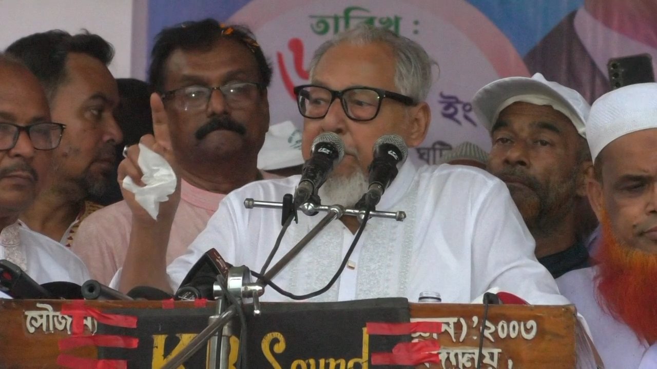 কিছু মানুষ টাকার লো‌ভে আওয়ামী লীগকে দেশে ফিরিয়ে আনতে চাইছে, এরা রক্তের সাথে বেইমানি করতে চায়