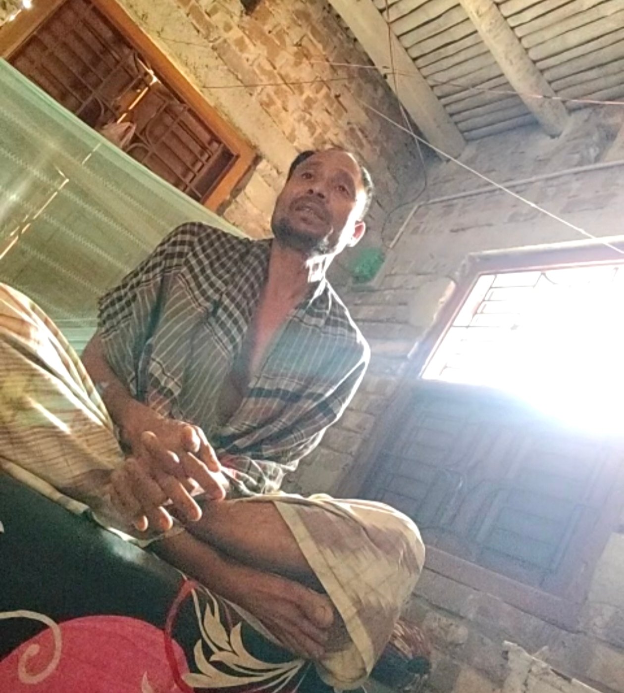 পুত্রবধূকে ধর্ষণ চেষ্টার অভিযোগ শশুরের ৪কাঠা জমি ও সমাজকে ২০ হাজার টাকা জরিমানা করে দিয়ে ফায়সালা