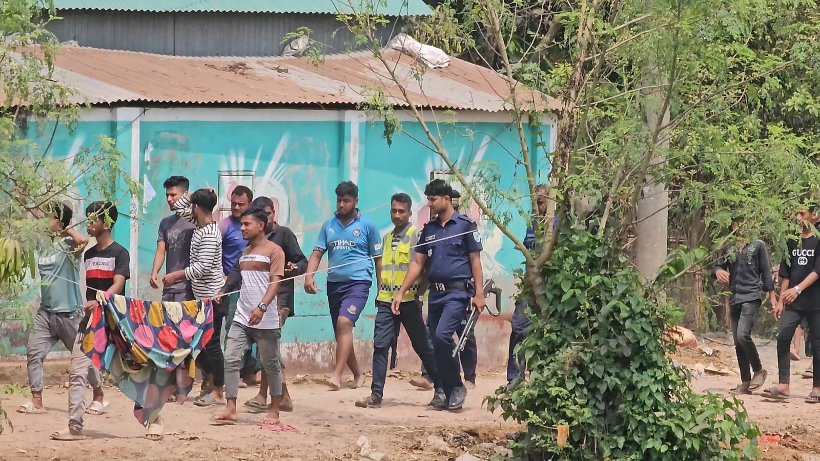 ক্যারাম খেলা নিয়ে দুই গ্রামবাসীর মধ্যে সংঘর্ষ, আহত ২০