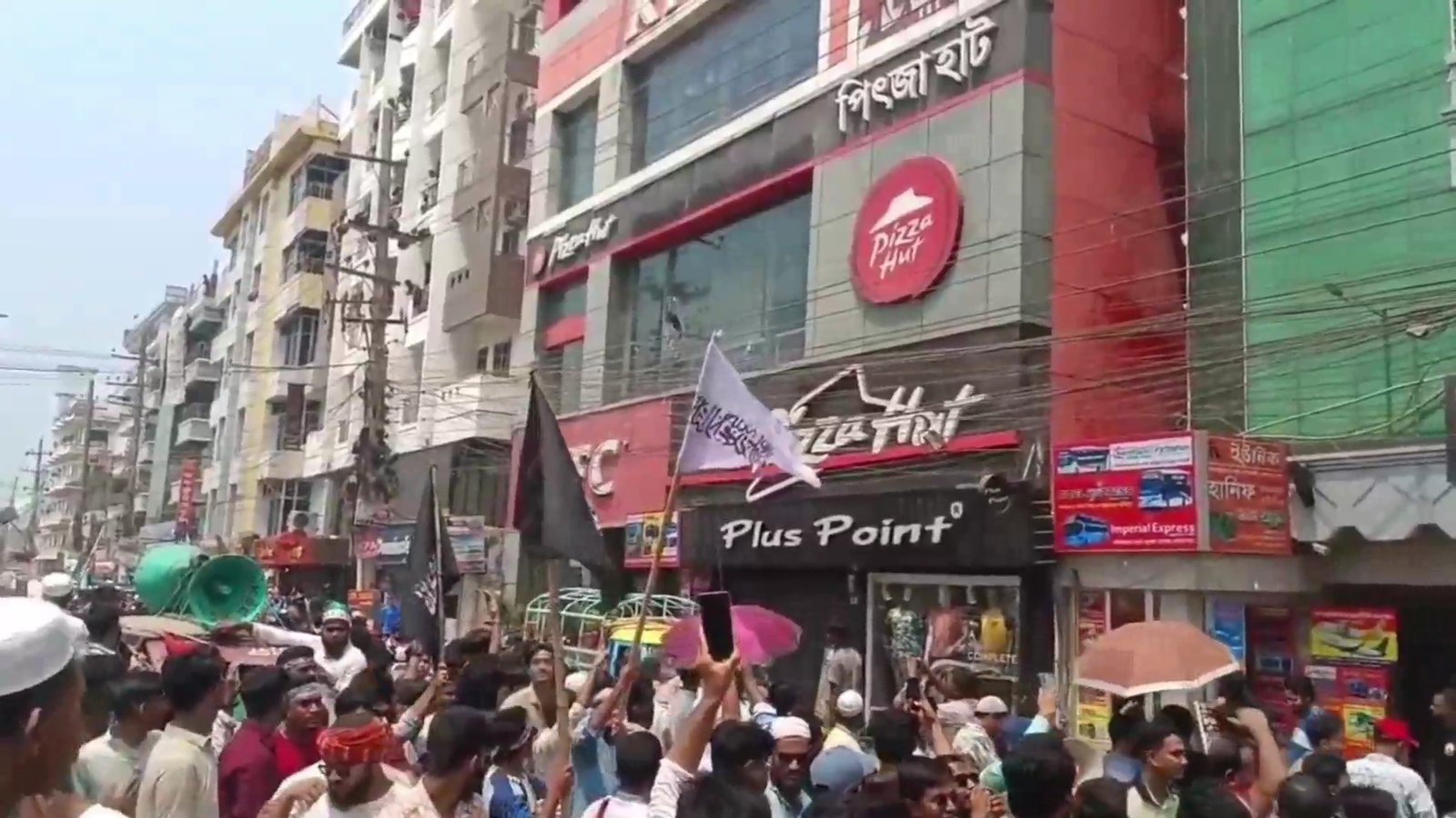 গাজায় আগ্রাসনের প্রতিবাদে বিক্ষোভ থেকে ভাংচুরের ঘটনায় মামলা : গ্রেপ্তার ১