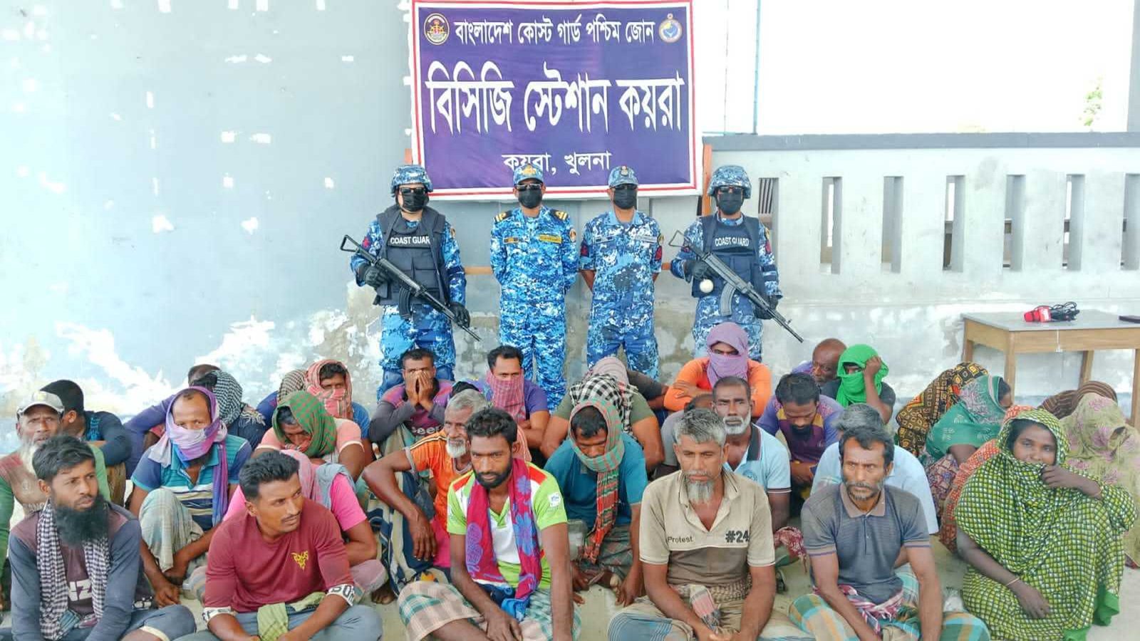 সুন্দরবনে জলদস্যুর আস্তানা থেকে ৩৩ জেলে উদ্ধার