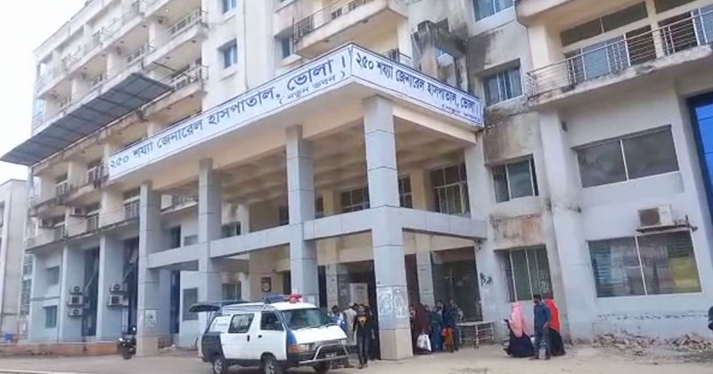 ভোলা হাসপাতালে চিকিৎসকের উপর হামলার প্রতিবাদে কর্মবিরতি