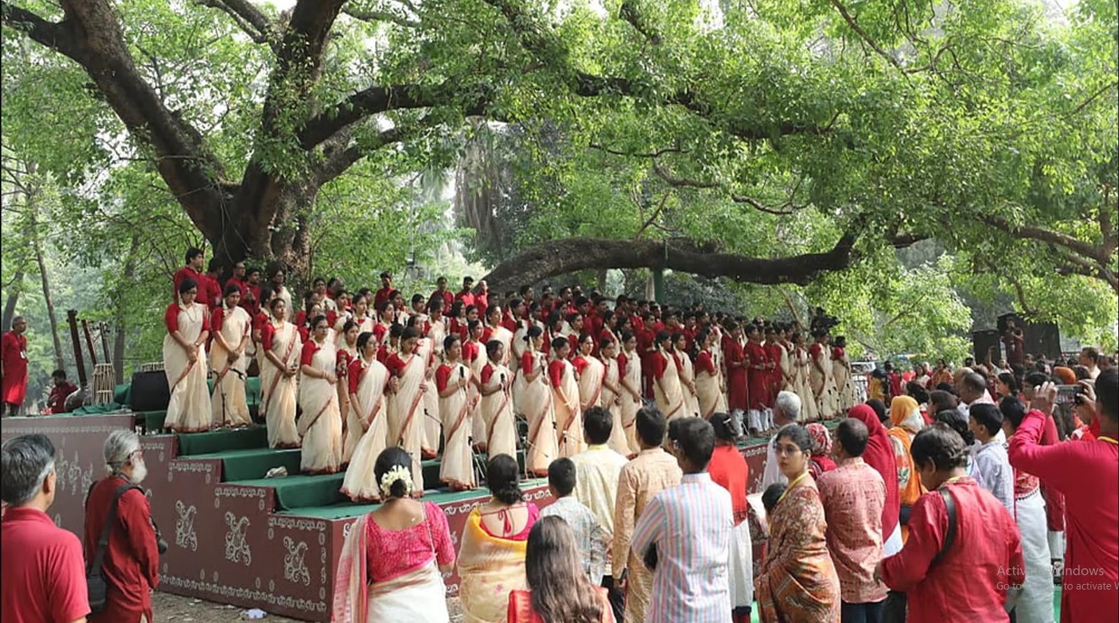গাজায় গণহত্যার প্রতিবাদ রমনার বটমূলে নীরবতা পালন