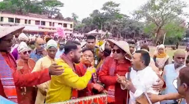 বর্ষবরণ উৎসবে হট্টগোল-বাকবিতণ্ডা, প্রশাসনের কর্মকর্তাদের 'ফ্যাসিস্টের দোসর' আখ্যা