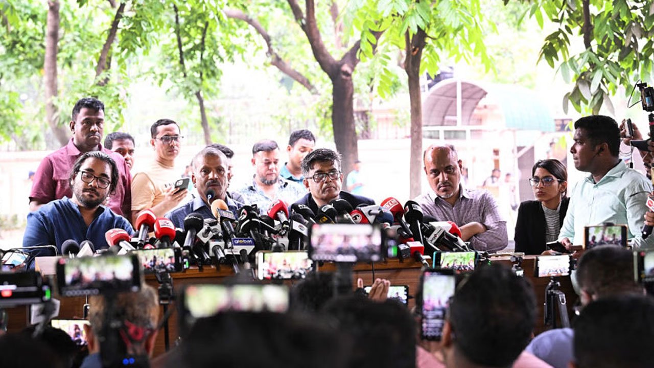 ডিসেম্বরের মধ্যে নির্বাচন চেয়েছে বিএনপি : আসিফ নজরুল