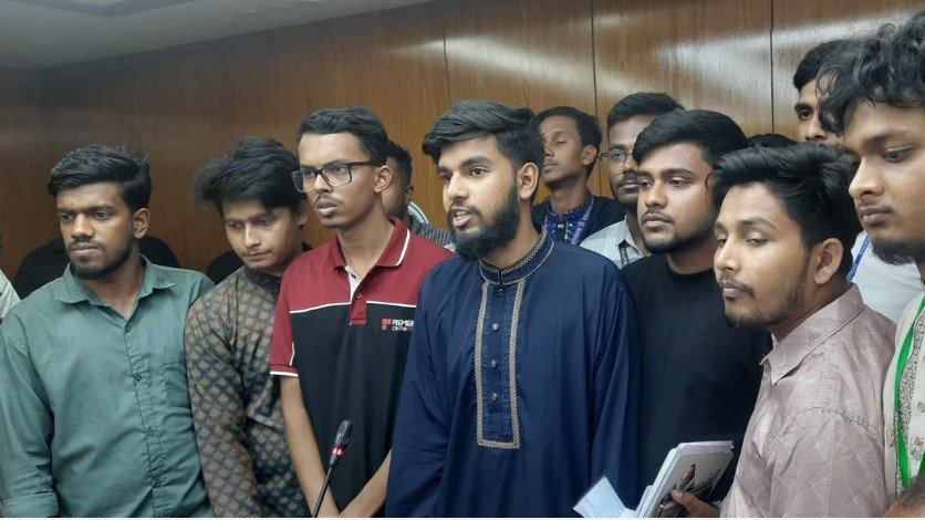 ‘বৈঠকে আমরা সন্তুষ্ট নই, কঠোর আন্দোলনের ডাক আসবে’