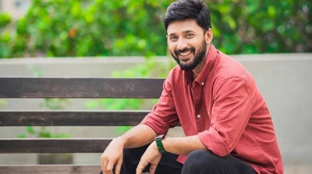 সেই টিপ-কাণ্ডে নজরুল বিশ্ববিদ্যালয়ের শিক্ষক ও অভিনেতা মনোজের বিরুদ্ধে মানহানির মামলা