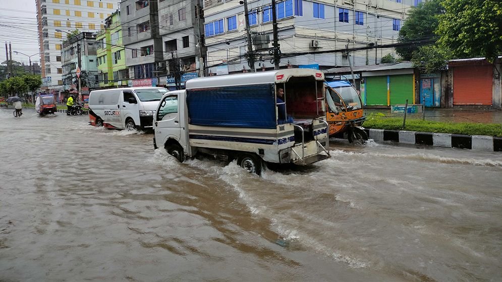 বরিশালে টানা বৃষ্টিতে নিম্নাঞ্চল প্লাবিত, জনদুর্ভোগ