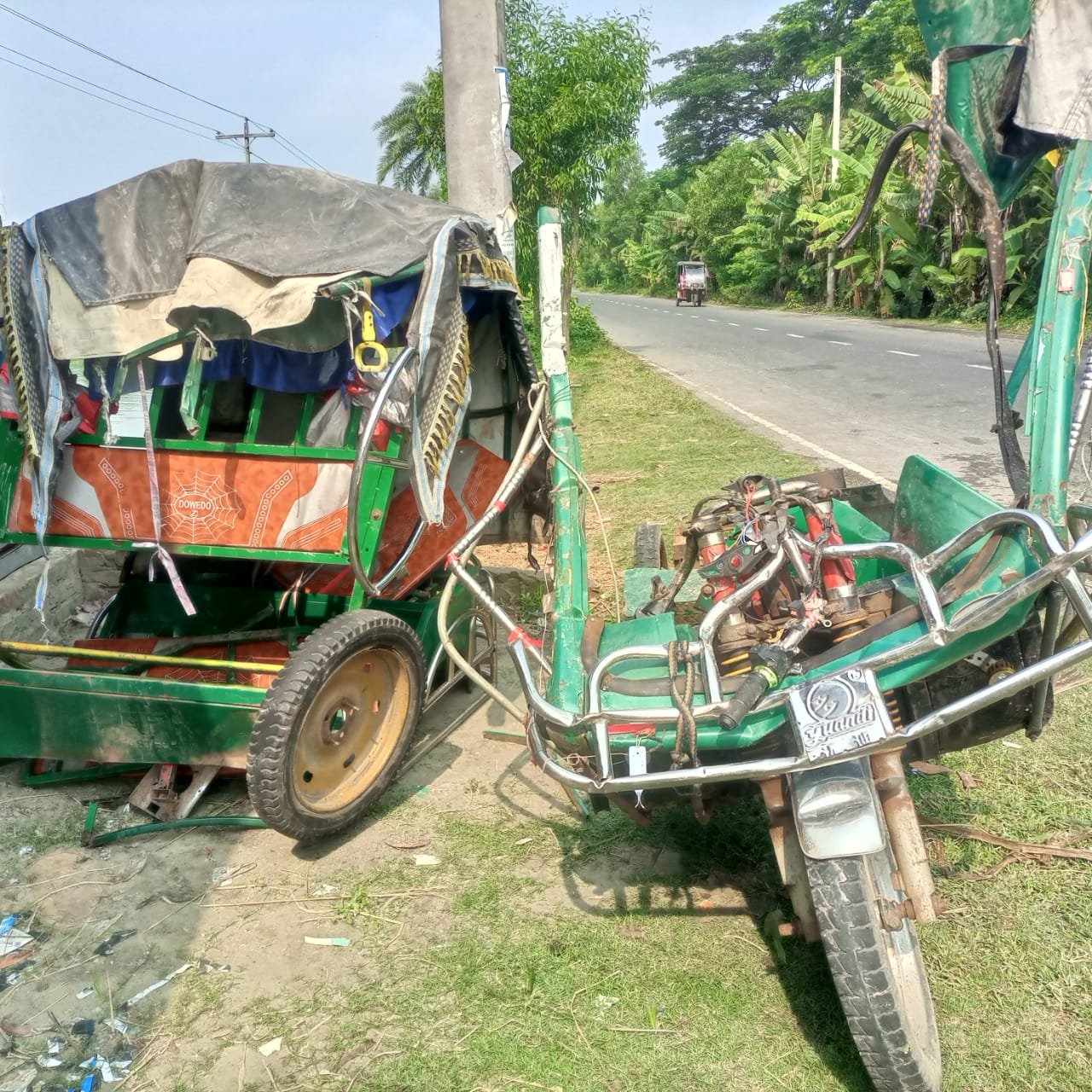 বাগেরহাটে বাস-ইজিবাইক মুখোমুখি সংঘর্ষ, নিহত ১, আহত ৩