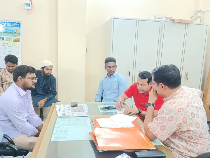 শিক্ষার্থীদের হাতে নিষিদ্ধ ছাত্রলীগ নেতা আটক, মুচলেকায় মুক্তি