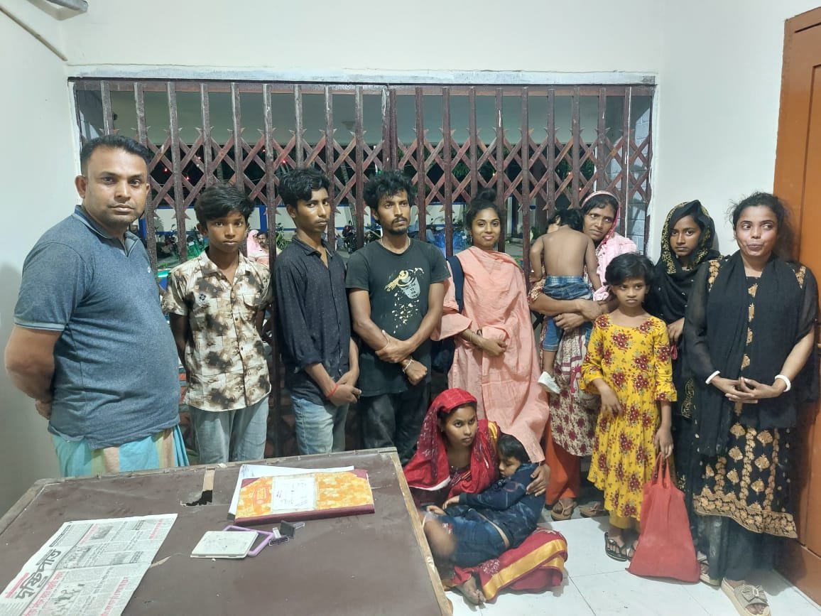 ভারতে পাচারকালে সাতক্ষীরা সীমান্তে ১২ নারী-শিশু উদ্ধার