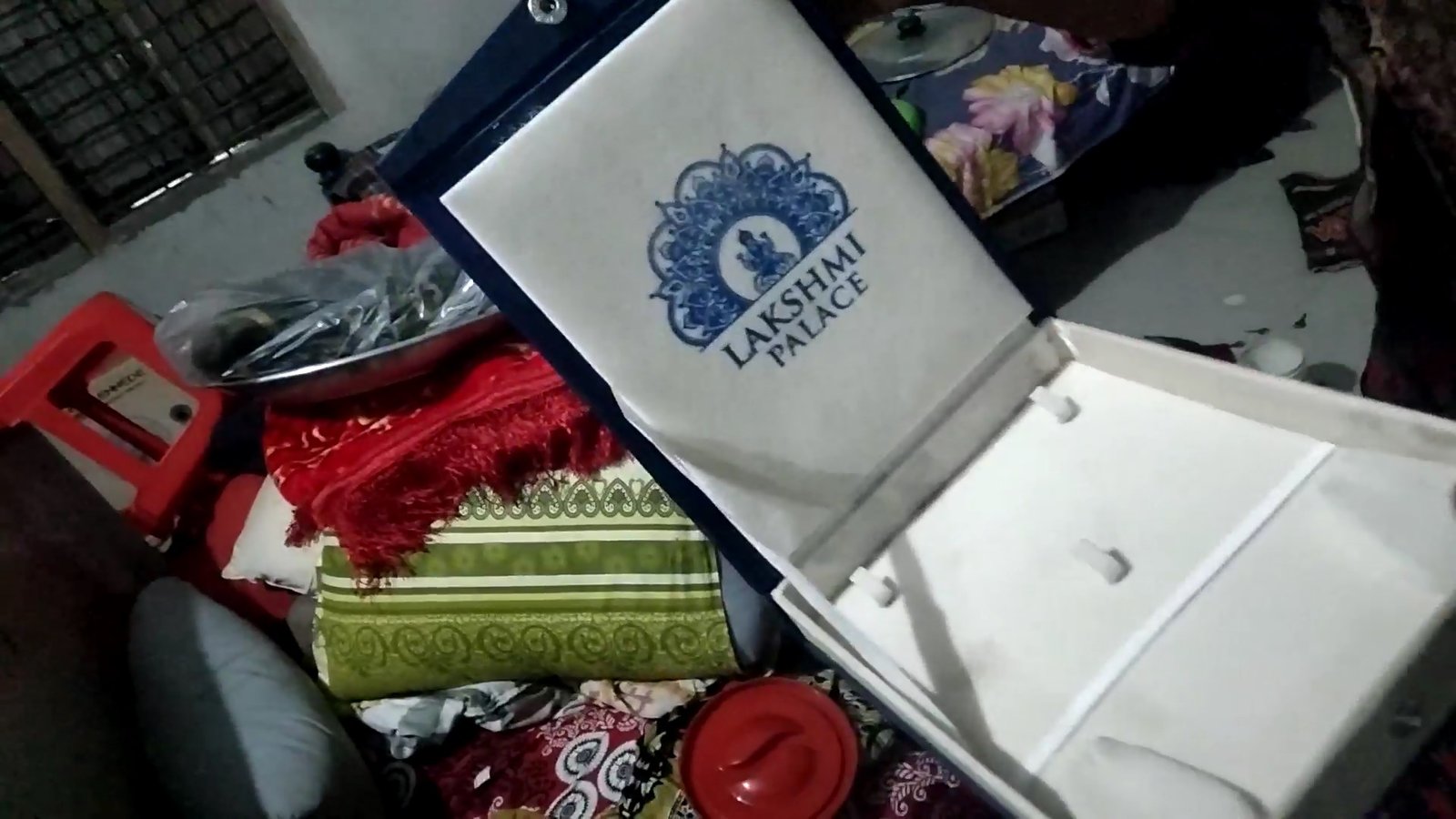 শৈলকুপায় গভীর রাতে প্রবাসীর বাড়িতে ডাকাতি