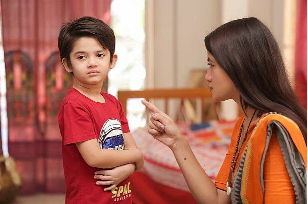 সন্তানকে অতিমাত্রায় শাসন করে তার বিপদ বাড়াচ্ছেন না তো