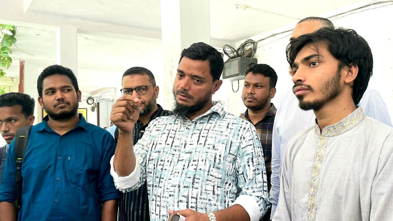 একটা সংগঠনের সাধারণ সম্পাদক হিসেবে সান্তোষ শর্মাকে আমন্ত্রণ জানানো হয়েছিল: শফিকুল ইসলাম মাসুদ