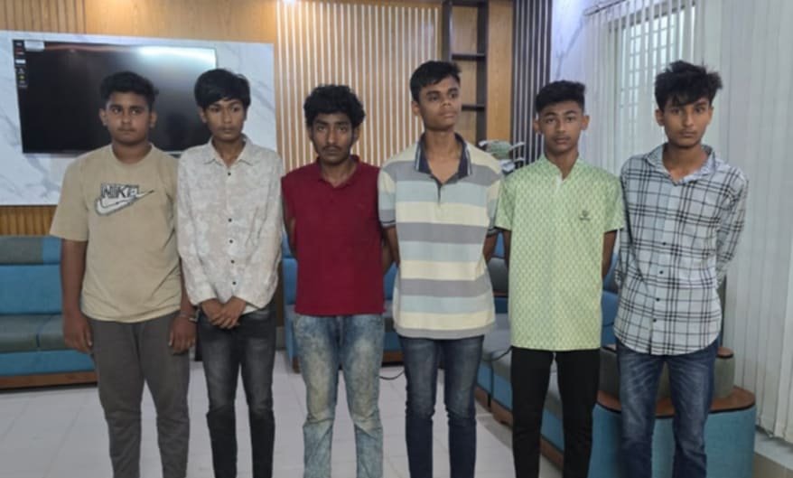 আশুলিয়ায় আওয়ামী লীগের পক্ষে ঝটিকা মিছিল; নিষিদ্ধ ছাত্রলীগের ৬ সদস্য আটক