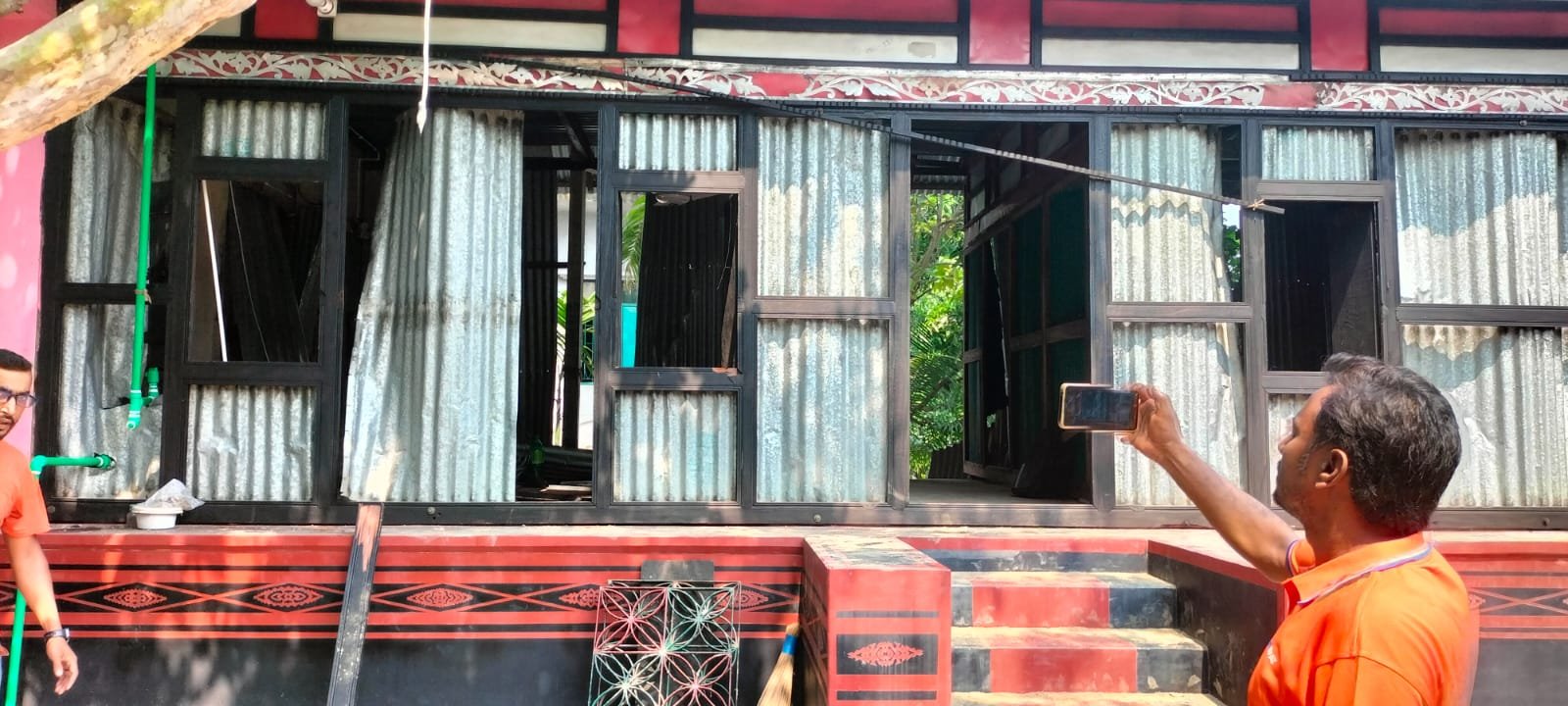 উদ্ধারকৃত মর্টারশেল বিস্ফোরণ; বিধ্বস্ত ঘরবাড়ি মেরামত নিয়ে চিন্তায় ক্ষতিগ্রস্ত পরিবার