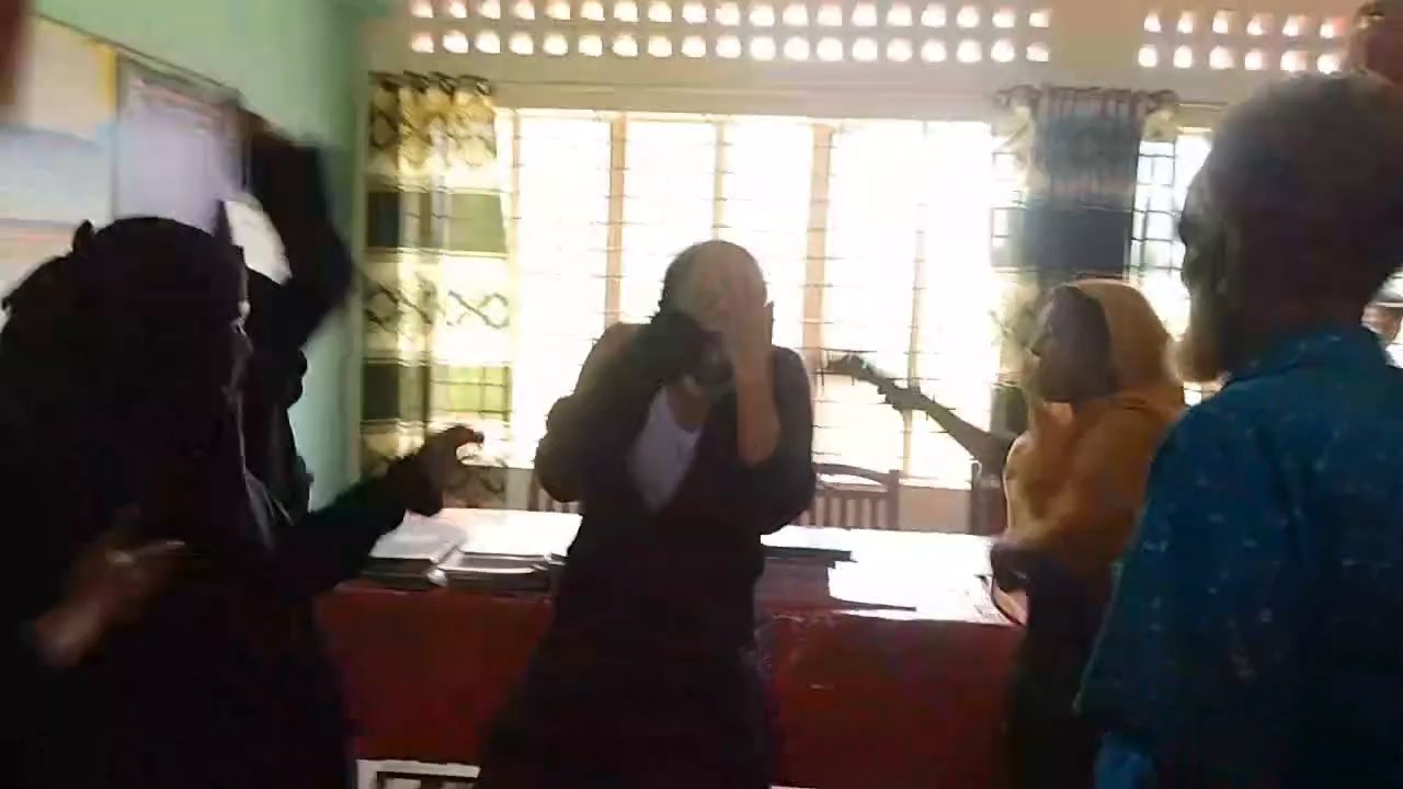 টাঙ্গাইলের মধুপুরে শিক্ষককে জুতাপেটা
