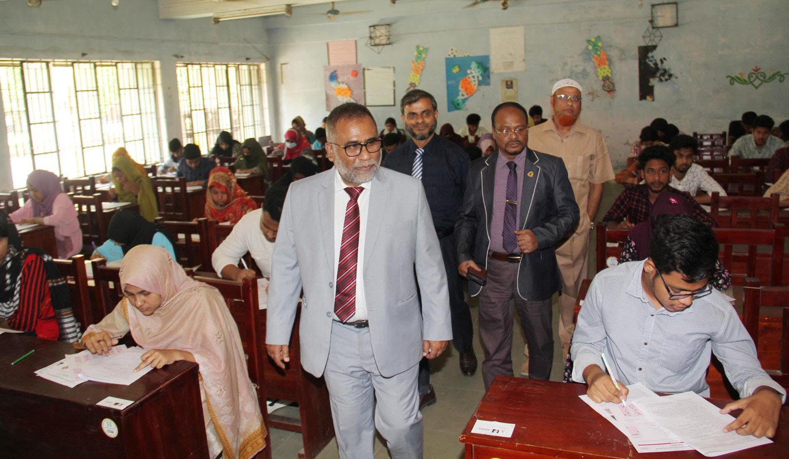 ইবিতে গুচ্ছ ‘বি ইউনিট’ পরীক্ষায় ৯৬ শতাংশ উপস্থিতি এবং প্রশংসনীয় ব্যবস্থাপনা