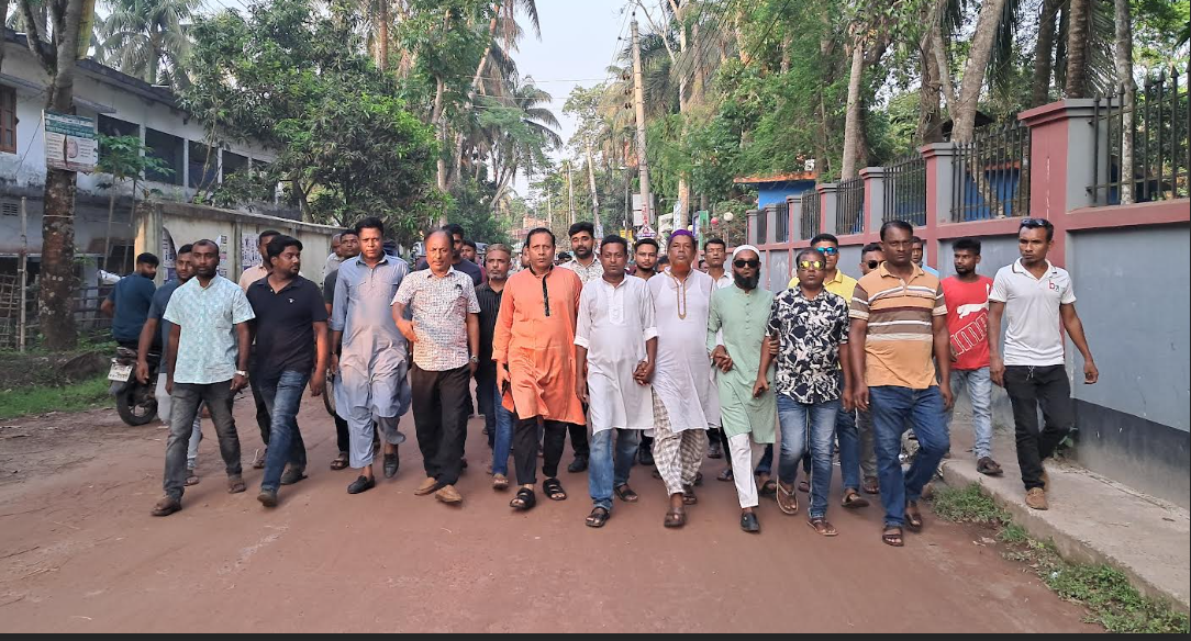বাগেরহাট সড়ক সংস্কার ও প্রকৌশলীর আপসারনের দবীতে মানববন্ধন