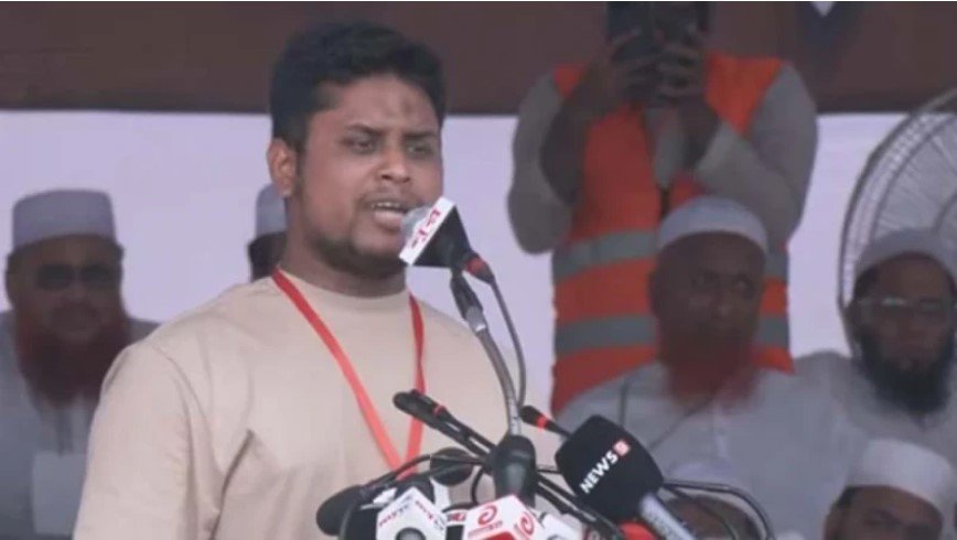 ‘ড. ইউনূস আপনি ভুলে যাবেন না, আমরা আপনাকে ক্ষমতায় বসিয়েছি’