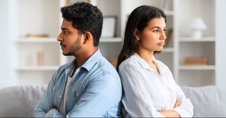বিবাহবিচ্ছেদের আগে দেখা দেয় যেসব সূক্ষ্ম লক্ষণ