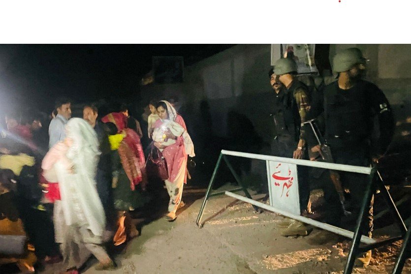 দুই মসজিদে বিস্ফোরণে কেঁপে উঠল পাকিস্তান, হামলা চালিয়েছে ভারত, নিহত ৮