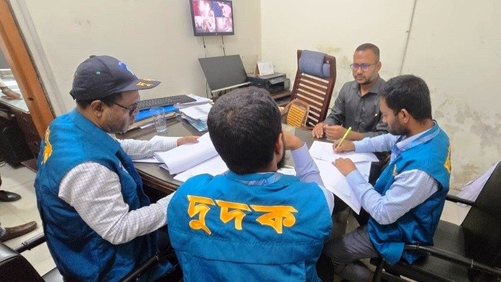 নেত্রকোণায় বিআরটিএ অফিসে দুদকের অভিযান, ঘুষ-দালালচক্রের প্রমাণ সংগ্রহ