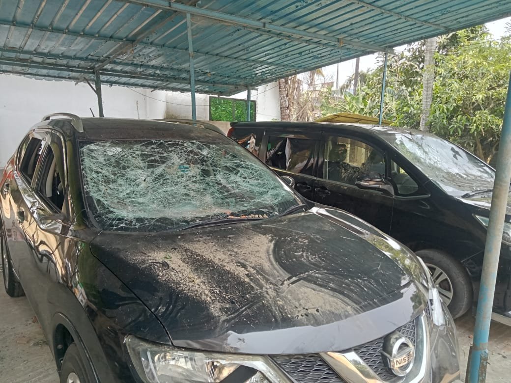নোয়াখালীতে শহর আওয়ামী লীগের সভাপতি পিন্টুর বাড়িতে ভাঙচুর-অগ্নিসংযোগ