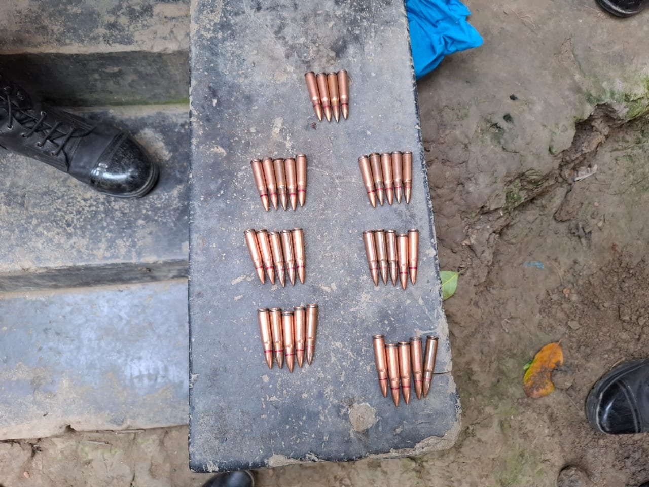গজারিয়ার গুয়াগাছিয়ায় যৌথ বাহিনীর অভিযানে অস্ত্র-গুলি উদ্ধার,আটক ৩
