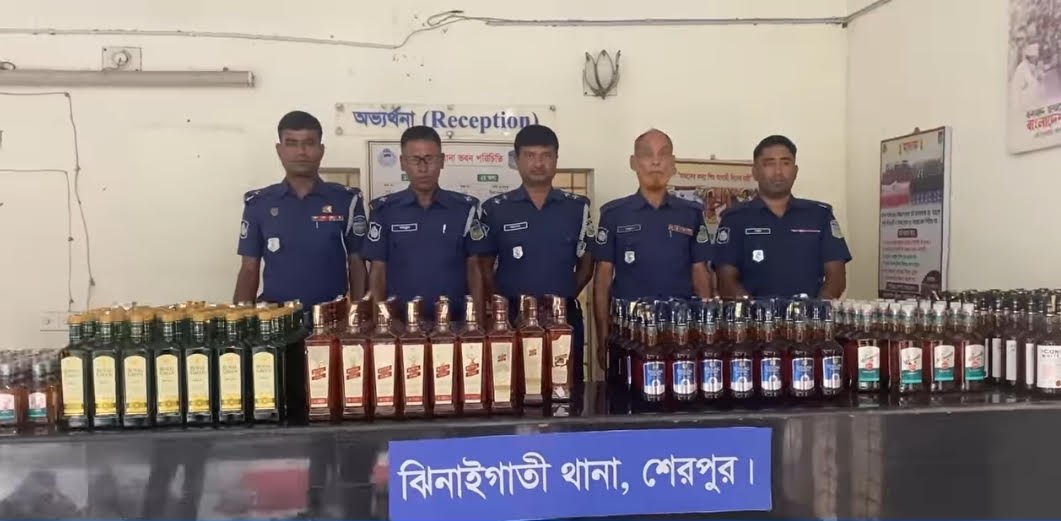 সীমান্তে পরিত্যক্ত অবস্থায় ৩০০ বোতল ভারতীয় মদ উদ্ধার