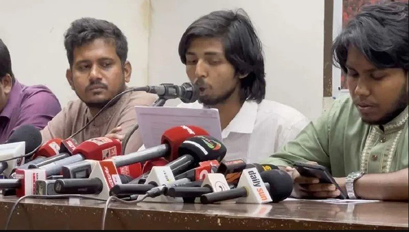 আ.লীগের দোসর আখ্যা দিয়ে ৪৪ সচিব ও ৯৫ ম্যাজিস্ট্রেটের তালিকা প্রকাশ