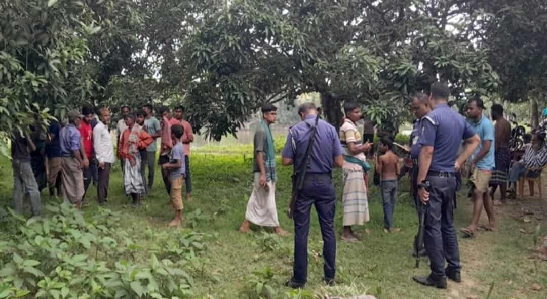 নাটোরের লালপুরে গোঁসাইয়ের আশ্রমে আম পাড়াকে কেন্দ্র করে গুলিবর্ষণ, ৫ মোটরসাইকেল ভাংচুর
