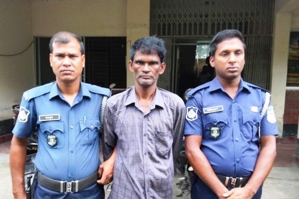 মাদকসহ ধরা পড়লেন মাদ্রাসা শিক্ষক, এলাকায় চাঞ্চল্য