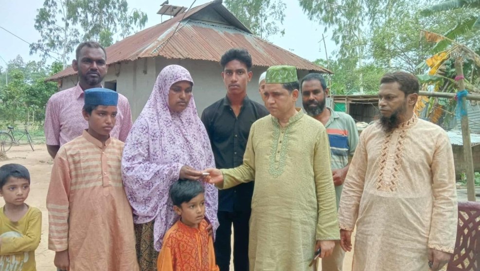 দুঃসময়ে পাশে বিএনপি নেতা এরশাদ আলম জর্জ: হাতির আক্রমণে নিহত ২ পরিবারকে আর্থিক সহায়তা"