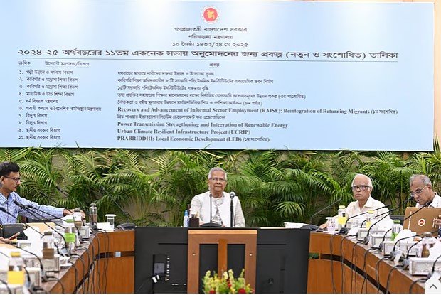 একনেক বৈঠক শেষ, উপদেষ্টাদের অনির্ধারিত বৈঠক শুরু