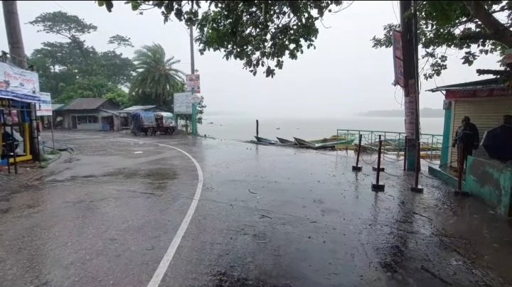 টানা ভারী বর্ষণে প্লাবিত নিচু এলাকা ও কৃষিজমি জনজীবন বিপর্যস্ত