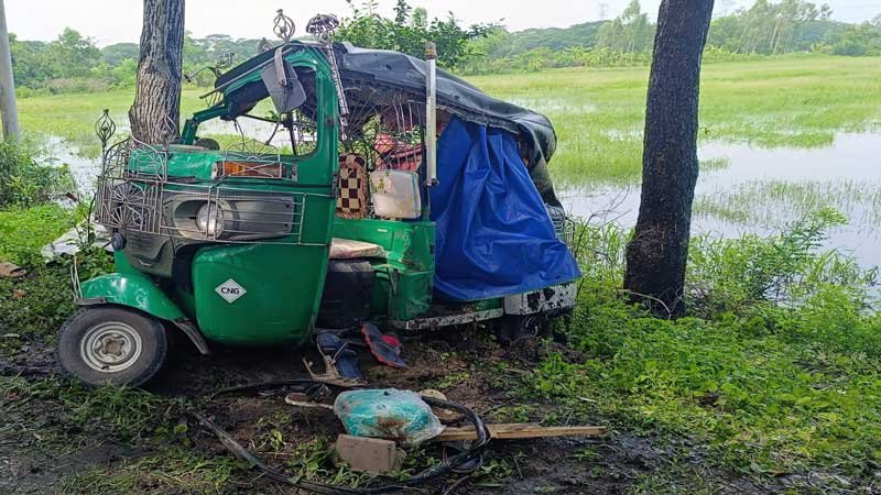আনোয়ারায় মাইক্রবাস-সিএনজির সংঘর্ষে সড়কে ঝরলো ২ প্রাণ