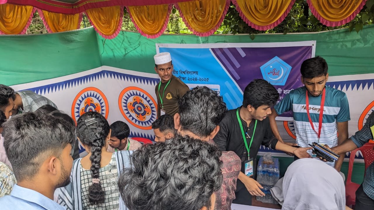বাগেরহাটে অনার্স ভর্তি পরীক্ষার্থীদের পাশে ছাত্রশিবির