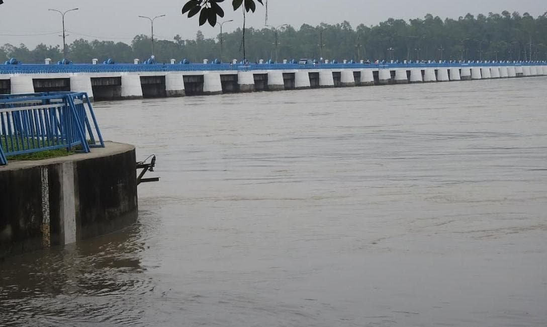 তিস্তায় বাড়ছে পানি, খুলে দেওয়া হয়েছে ৪৪ গেট