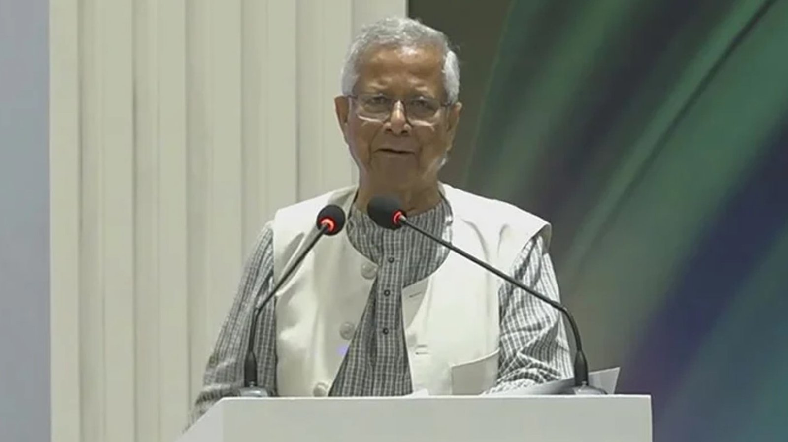 বাংলাদেশকে উৎপাদন কেন্দ্র বানাতে চীনা বিনিয়োগকারীদের আহ্বান প্রধান উপদেষ্টার