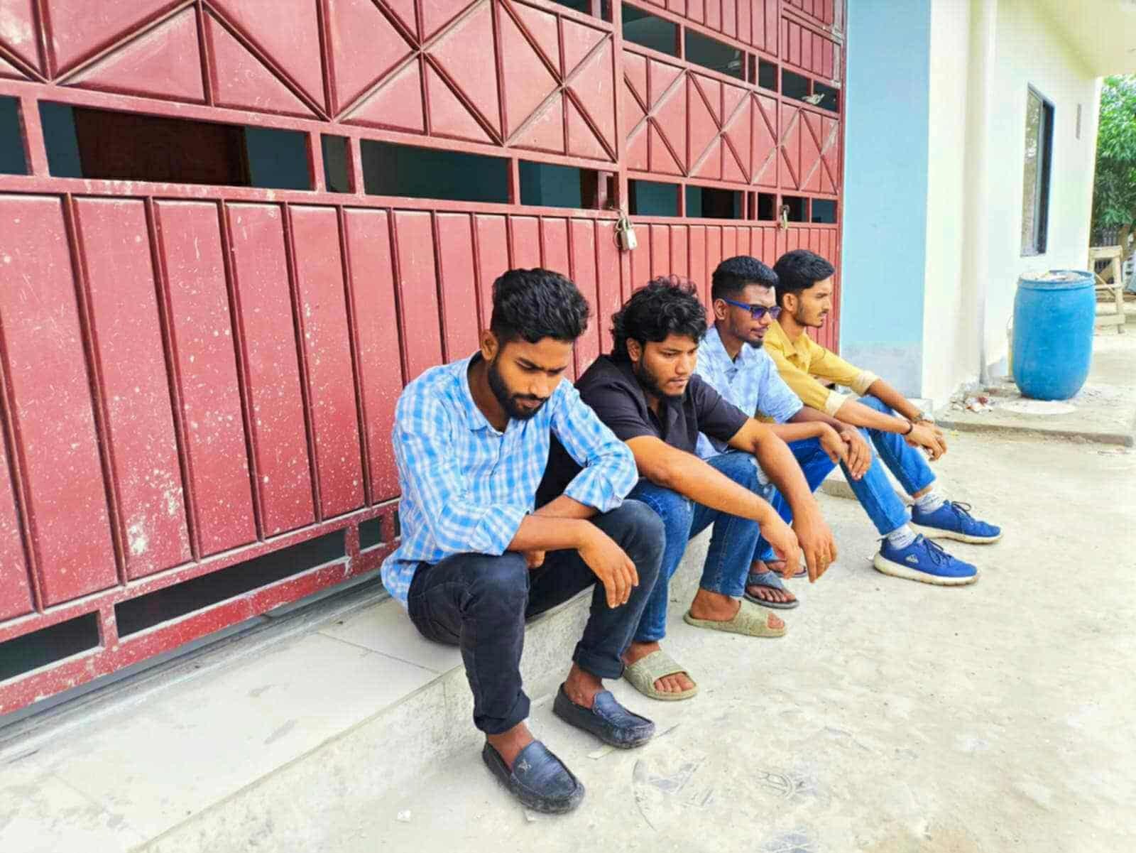 প্রবেশপত্র না পেয়ে পরীক্ষা থেকে বঞ্চিত ১৭ শিক্ষার্থী