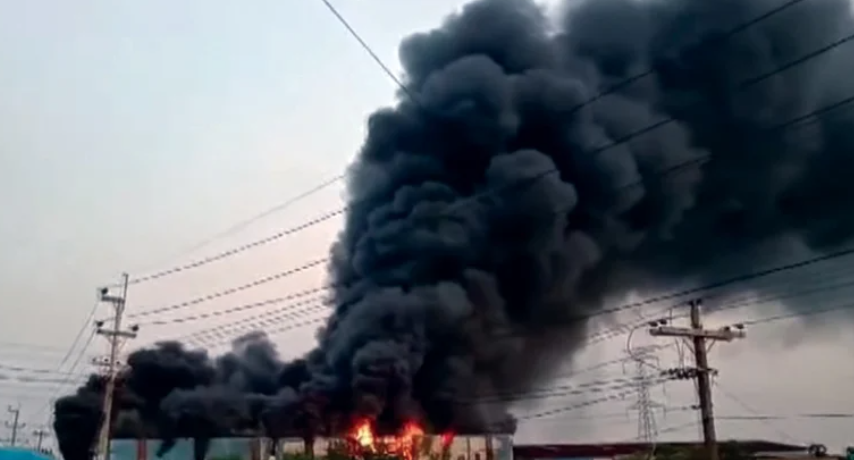 কেরানীগঞ্জে প্রিন্টিং কারখানায় অগ্নিকাণ্ড, নিয়ন্ত্রণে ফায়ার সার্ভিসের ৩ ইউনিট