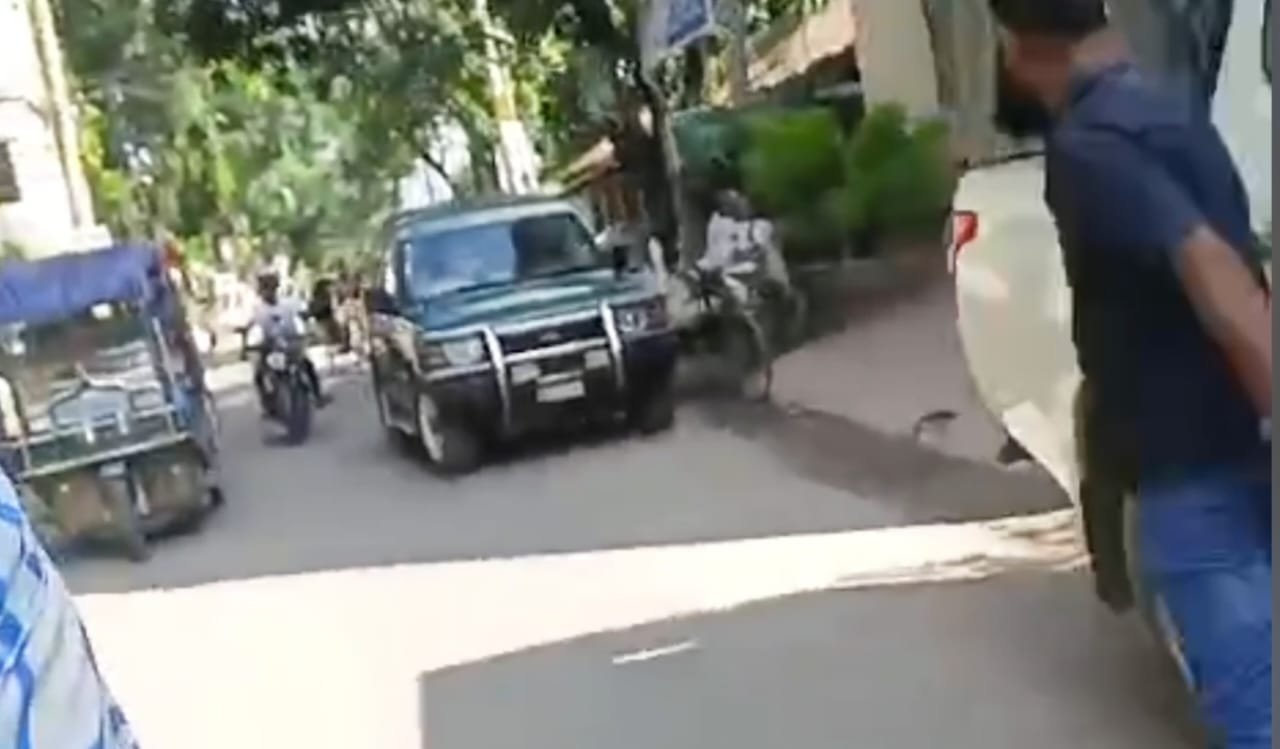 সাদুল্লাপুরের ইউএনও'র বিরুদ্ধে ব্যক্তিগত কাজে সরকারি গাড়ি ব্যবহারের অভিযোগ
