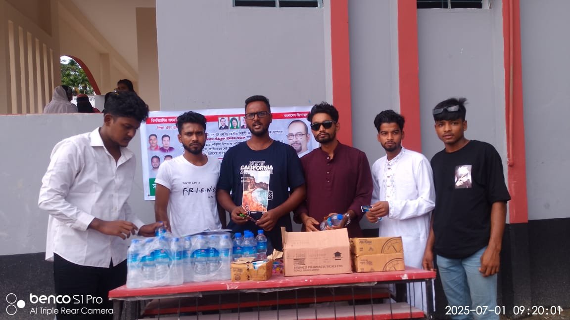 রাজাপুরে এইচএসসি পরীক্ষার্থীদের মাঝে ছাত্রদলের উপহার সামগ্রী বিতরণ