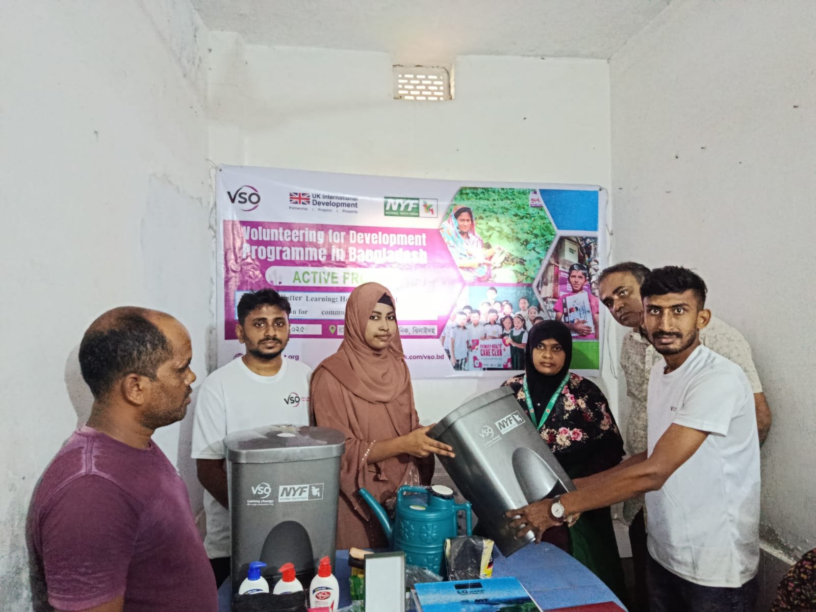 ঝিনাইদহে বিভিন্ন শিক্ষা প্রতিষ্ঠানে কৃষি, খেলা ও স্বাস্থ্য উপকরণ হস্তান্তর
