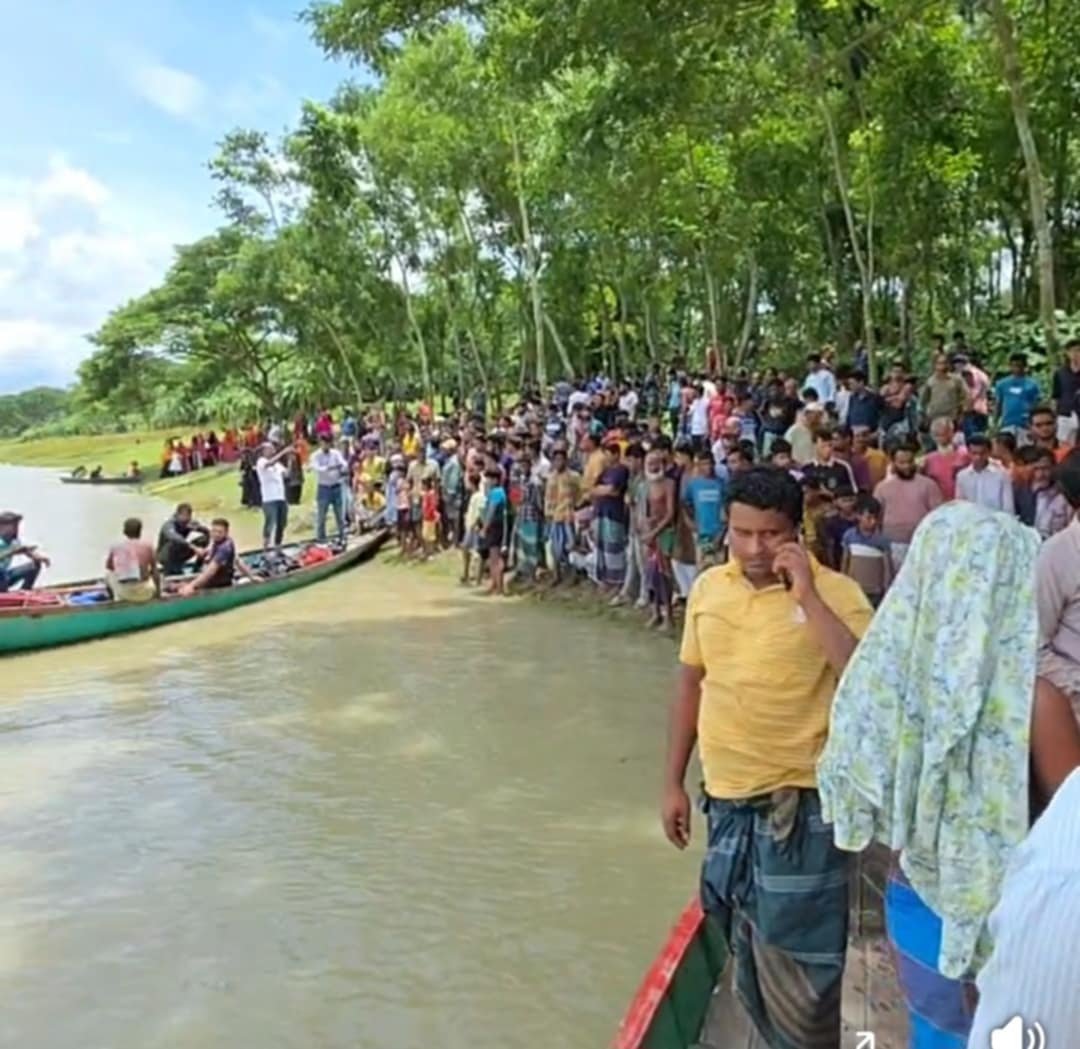 ব্রহ্মপুত্র নদে নৌকা ডুবির ঘটনায় আরও দুই শিশুর মরদেহ উদ্ধার
