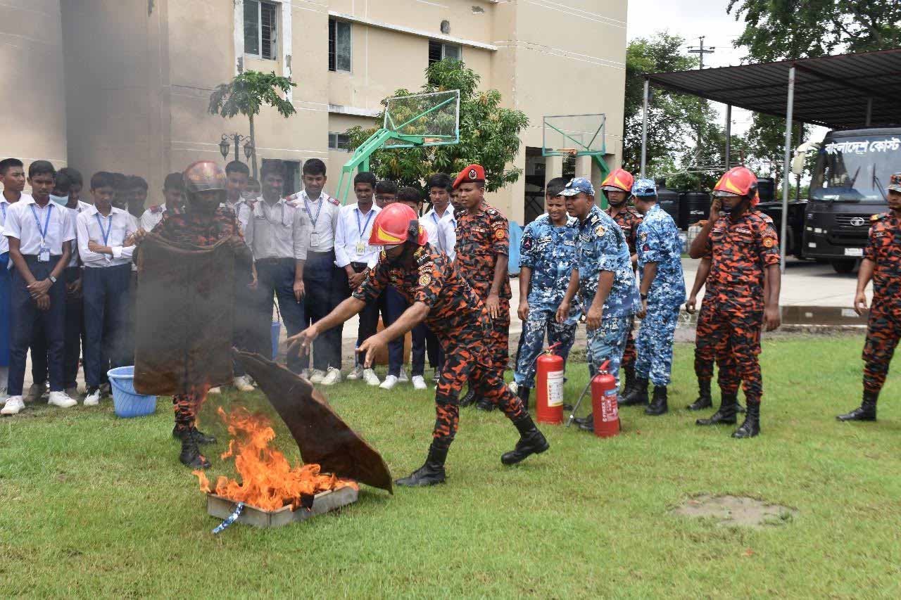 বাগেরহাটে অগ্নিনির্বপন প্রশিক্ষন ও মহড়া