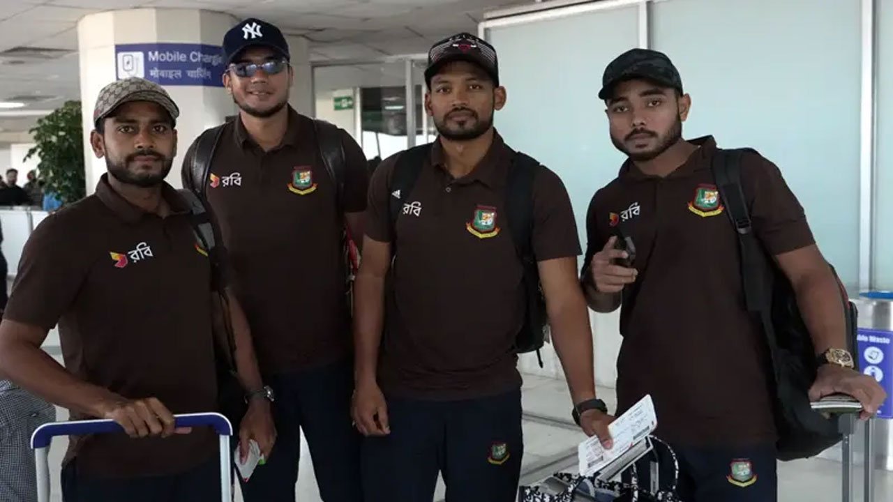 ক্যান্ডিতে পৌঁছে রাজকীয় অভ্যর্থনা পেল টাইগাররা